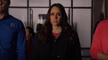 Veronica Beard Hooded Dickey usado por Maddie Kendall (Jennifer Love Hewitt) como se ve en 9-1-1 (S06E05)