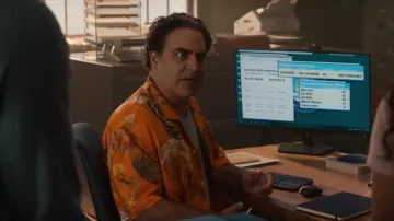 H&M Relaxed Fit Resort Camisa usada por Ernie Malik (Jason Antoon) vista en NCIS: Hawai'i (S02E05)