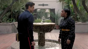 Theory Belt­ed Silk Shirt­dress worn by Sherilyn Thomas (Yvette Nicole Brown) as seen in Big Shot (S01E01)