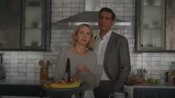 American Vintage Sweatshirt Neaford worn by Nora Brannock (Naomi Watts) as seen in The Watcher (S01E01)