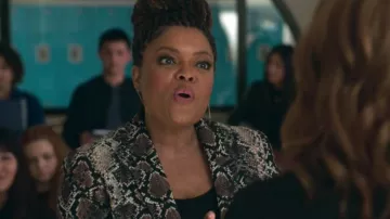 Elie Tahari Jo­vana Jack­et worn by Sherilyn Thomas (Yvette Nicole Brown) as seen in Big Shot (S01E04)