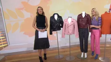 Diane von Furstenberg Jenny Jersey de punto con collar usado por Chassie Post como se ve en Today el 18 de octubre de 2022