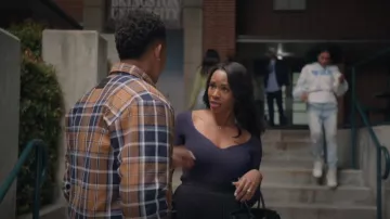 Reiss Emira Ribbed Top usado por Tori Evans como se ve en All American: Homecoming (S01E12)