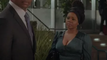 Vestido de satén Maje con volantes usado por Amara Patterson (Kelly Jenrette) como se ve en All American: Homecoming (S01E12)