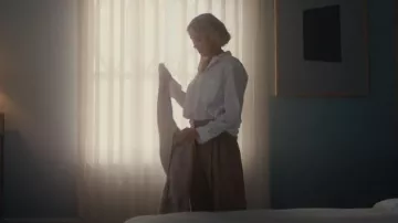 Theory Synthetic High Waist Pleated Pants worn by Nora Brannock (Naomi Watts) as seen in The Watcher (S01E03)