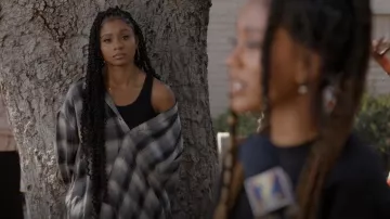 RTA Valery One Shoulder Top usado por Simone Hicks (Geffri Maya Hightower) como se ve en All American: Homecoming (S01E13)