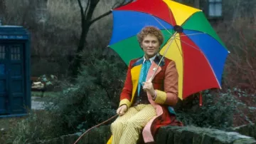 Robe en patchwork portée par le Docteur (Colin Baker) dans la garde-robe de la série télévisée Doctor Who (saison 23)