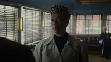 Vince Col roulé à manches longues Knit Top porté par Theodora Birch (Noma Dumezweni) vu dans The Watcher (S01E02)