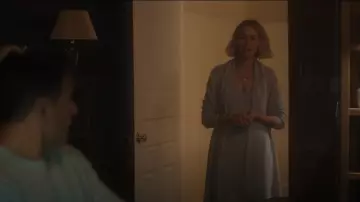 Club Monaco Collier Châle Cardigan en cachemire porté par Nora Brannock (Naomi Watts) vu dans The Watcher (S01E04)