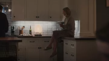 Vince Hammered-Satin Midi Skirt worn by Nora Brannock (Naomi Watts) as seen in The Watcher (S01E05)