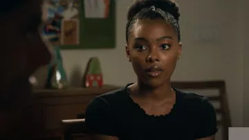 Asos Design Black Lettuce Trim Top porté par Olive Cooper (Monique Green) vu dans Big Shot (S01E04)