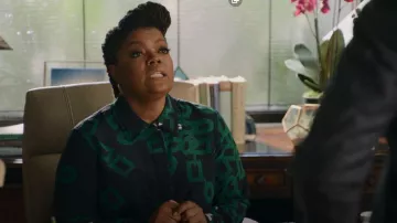 Lafayette 148 New York Duvall Line Blouse worn by Sherilyn Thomas (Yvette Nicole Brown) as seen in Big Shot (S01E04)