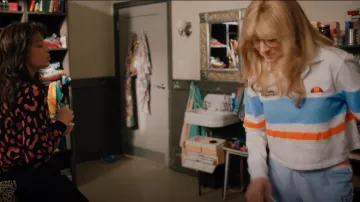 Ellesse Prunus Crop Polo porté par Kate Mularkey (Sarah Chalke) vu dans Firefly Lane (S01E04)