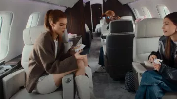 Nanushka Fara Chunky Knit Cardigan porté par Kendall Jenner vu dans The Kardashians (S02E05)