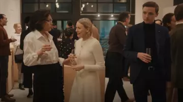 Vince Al­paca Wool-Blend Mi­di Dress worn by Nora Brannock (Naomi Watts) as seen in The Watcher (S01E07)