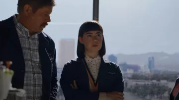 Sandro Viken V Neck Jumper usado por Penny Gill (Sarah Gilman) como se ve en CSI: Vegas (S02E04)