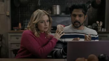 Sezane Trudy Jersey usado por Samantha (Rose McIver) como se ve en Ghosts (S01E14)