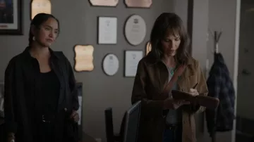 H&M Cotton Twill Overshirt worn by Eileen Fitzgerald (Hilary Swank) as seen in Alaska Daily (S01E03)