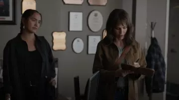 H&M Cotton Twill Overshirt worn by Eileen Fitzgerald (Hilary Swank) as seen in Alaska Daily (S01E03)