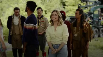Scotch & Soda Wool Blended Cardigan usado por Samantha (Rose McIver) como se ve en Ghosts (S02E04)