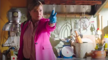 Zara Pink Tailored Blazer worn by Alexa Crowe (Lucy Lawless) as seen in My Life Is Murder (S03E07)