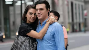 The Goyard herringbone tote bag worn by Ani Fanelli (Mila Kunis) in the movie American Girl