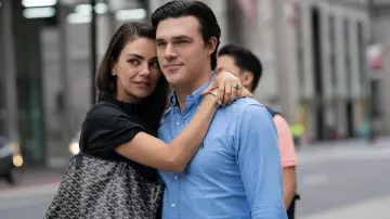 Le sac à main tote bag à chevrons Goyard porté par Ani Fanelli (Mila Kunis) dans le film American Girl