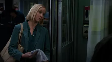 Rails Ellis Cotton Butto-Up Shirt usada por Ava Bekker (Norma Kuhling) vista en Chicago Med (S08E05)