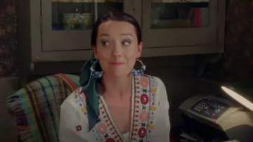 Zara Con­trast­ing Em­broi­dered Top worn by Morwenna Newcross (Jessica Ransom) as seen in Doc Martin (S10E07)
