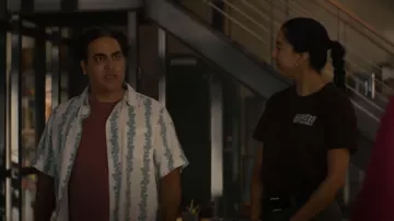 Quiksilver Waterman Tigerblood Camisa de manga corta usada por Ernie Malik (Jason Antoon) como se ve en NCIS: Hawai'i (S02E06)