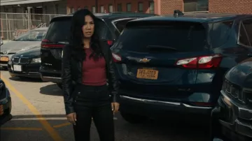 Joe's Jeans Women's The Georgia Coated Skinny Ankle Jeans usados por Melody 'Mel' Bayani (Liza Lapira) como se ve en The Equalizer (S03E04)