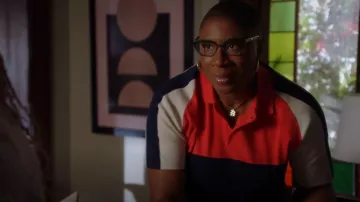 Zara Knit Col­or Block Po­lo Shirt worn by Henrietta 'Hen' Wilson (Aisha Hinds) as seen in 9-1-1 (S06E06)