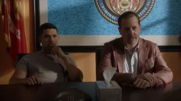 All Saints Brace Short Sleeve Crew porté par Nick Torres (Wilmer Valderrama) comme vu dans NCIS (S20E06)