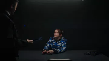 Love Moschino Bomber Jacket porté par Kamala Khan (Iman Vellani) comme on le voit dans Ms. Marvel (S01E02)