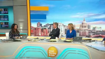 Robe chemise maxi boutonnée à boutons de Cotton Traders Uptown portée par Ranvir Singh vue dans Good Morning Britain le 25 octobre 2022