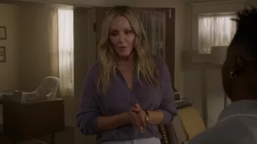 Khaite El suéter Jo Cashmere usado por Laura Fine-Baker (Monet Mazur) como se ve en All American (S05E03)