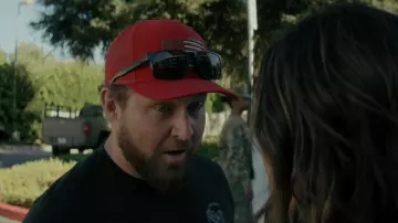 Lunettes de soleil Oakley en noir portées par Sonny Quinn (A. J. Buckley) comme on le voit dans SEAL Team (S06E06)