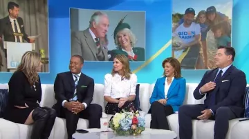 Alice + Olivia Pailey Blazer ajusté en mélange de lin porté par Savannah Guthrie comme vu dans Aujourd’hui le 26 octobre 2022