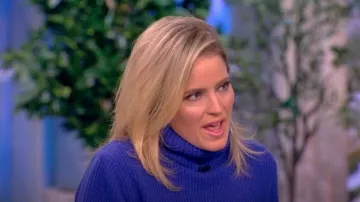 Alice + Olivia Carlynn Pull côtelé porté par Sara Haines vu dans The View le 26 octobre 2022