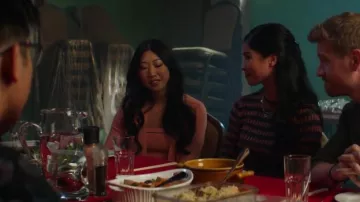 Sandro Auxane Cardigan brodé porté par Althea Shen (Shannon Dang) vu dans Kung Fu (S03E01)