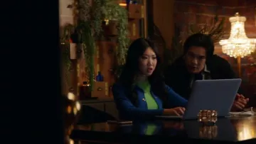 Sandro Paco Cardigan porté par Althea Shen (Shannon Dang) vu dans Kung Fu (S03E01)