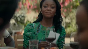 Vestido de estampado corto de Zara usado por Zora Wheeler (Danielle Deadwyler) como se ve en From Scratch (S01E06)