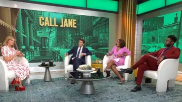 Le Silla Nikki Pumps worn by Elizabeth Banks as seen in CBS Mornings on October 26, 2022