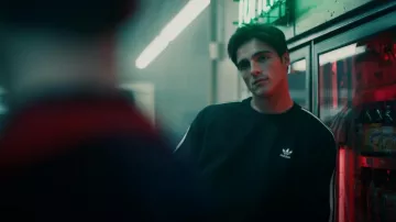Sweat-shirt Adidas 3-Stripes Crew porté par Nate Jacobs (Jacob Elordi) vu dans Euphoria (S02E01)