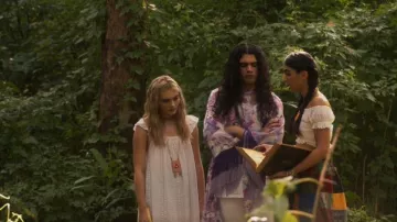 H&M Seersucker Vestido usado por Mary Campbell (Meg Donnelly) como se ve en The Winchesters (S01E02)