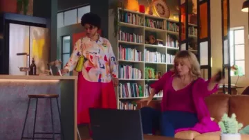 Zara Quilt­ed Chain Strap Shoul­der Bag worn by Madison Feliciano (Ebony Vagulans) as seen in My Life Is Murder (S03E08)