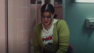 Danielle Guizio Mohair Trimbed Cardigan usado por Kat Hernández (Barbie Ferreira) visto en Euphoria (S02E02)