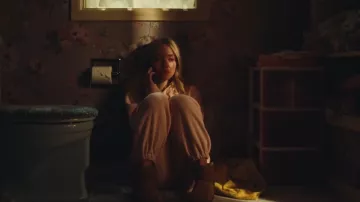 Fiorucci Co-Ord Icon Angels Straight Leg Trackies usados por Cassie Howard (Sydney Sweeney) como se ve en Euphoria (S02E02)