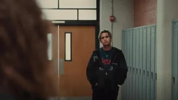 Sudadera con capucha Telfar Camo usada por Elliot (Dominic Fike) como se ve en Euphoria (S02E02)