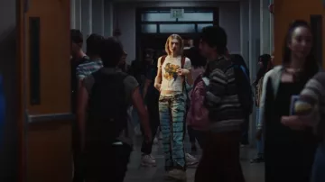 Buffalo Plat­form Sneak­ers worn by Jules Vaughn (Hunter Schafer) as seen in Euphoria (S02E02)